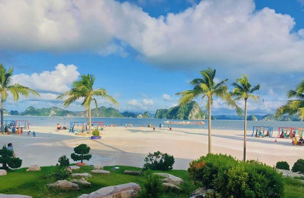Bãi biển Phương Đông Vân Đồn 2