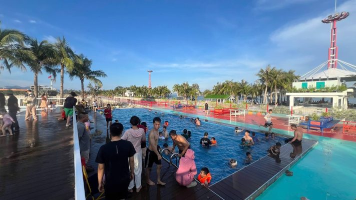 Công viên nước Phương Đông Vân Đồn